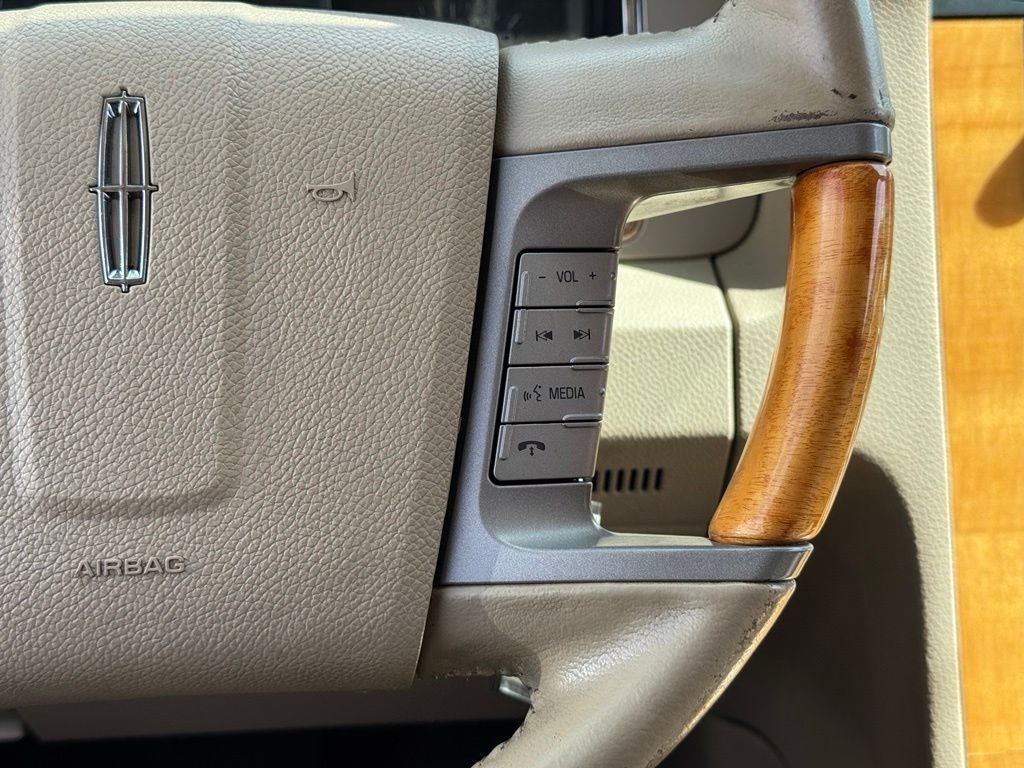 2010 Lincoln Navigator L Base