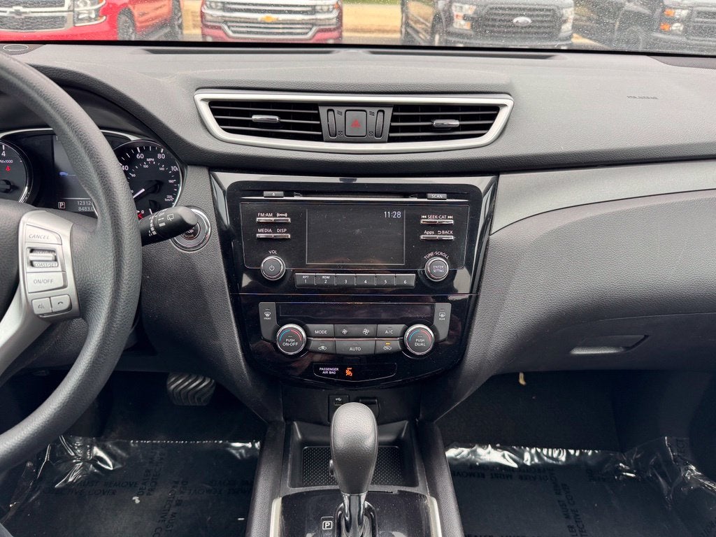 Used 2015 Nissan Rogue SV with VIN 5N1AT2MT9FC924936 for sale in Rochester, Minnesota