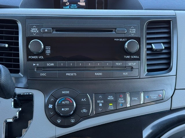 2013 Toyota Sienna LE 8 Passenger