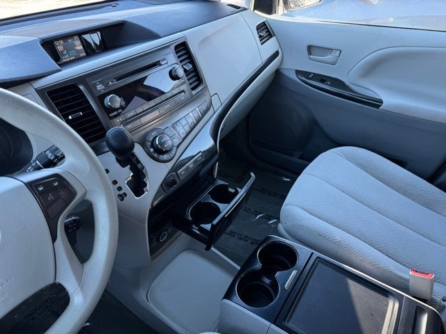 2013 Toyota Sienna LE 8 Passenger