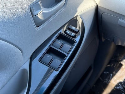 2013 Toyota Sienna LE 8 Passenger