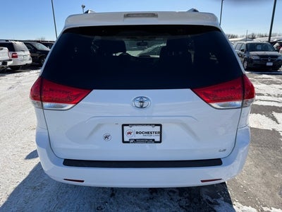 2013 Toyota Sienna LE 8 Passenger
