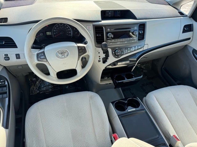 2013 Toyota Sienna LE 8 Passenger