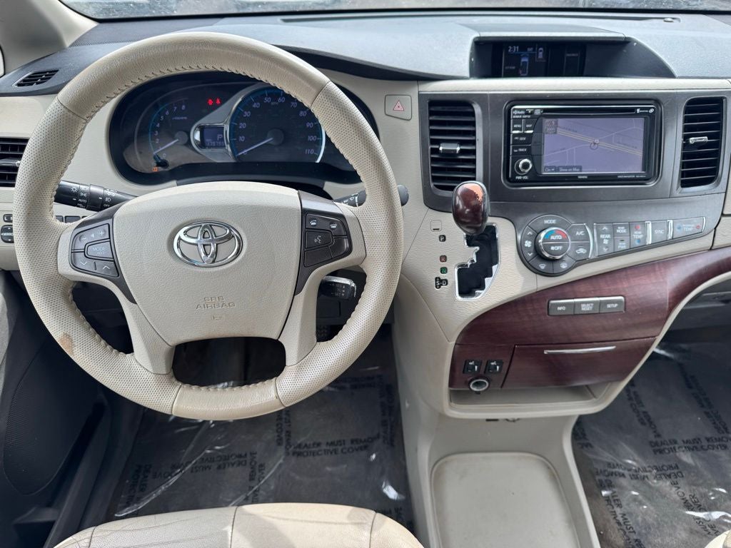 2014 Toyota Sienna XLE 8 Passenger