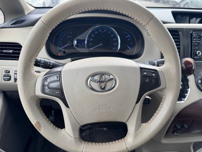 2014 Toyota Sienna XLE 8 Passenger