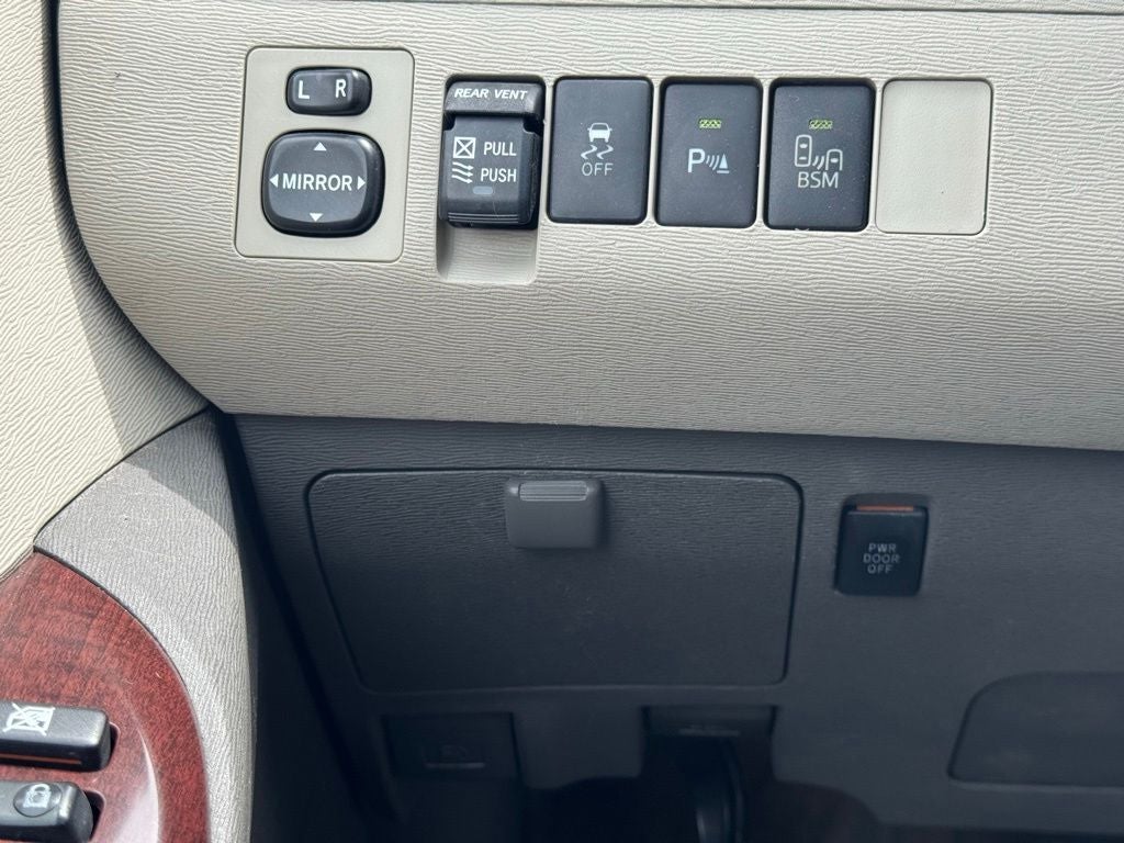2014 Toyota Sienna XLE 8 Passenger