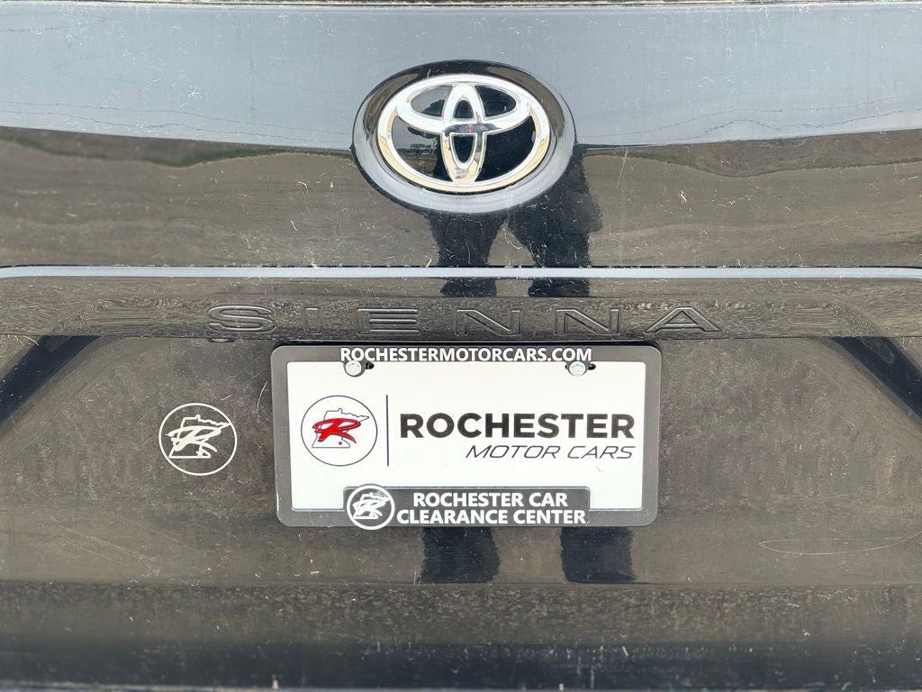 2014 Toyota Sienna XLE 8 Passenger