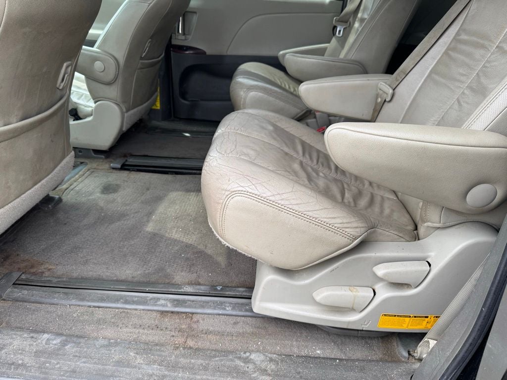 2014 Toyota Sienna XLE 8 Passenger