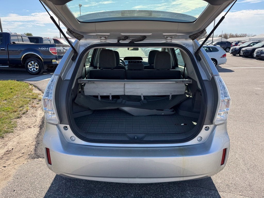 2014 Toyota Prius v Two