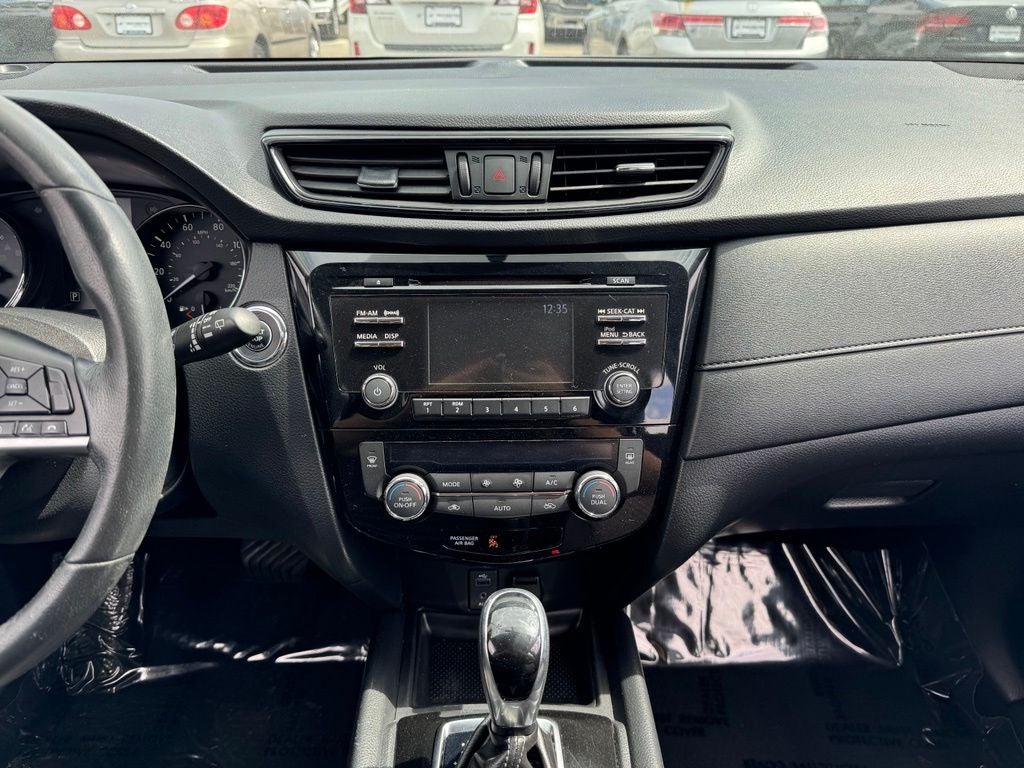 Used 2017 Nissan Rogue SV with VIN KNMAT2MV2HP508194 for sale in Rochester, Minnesota