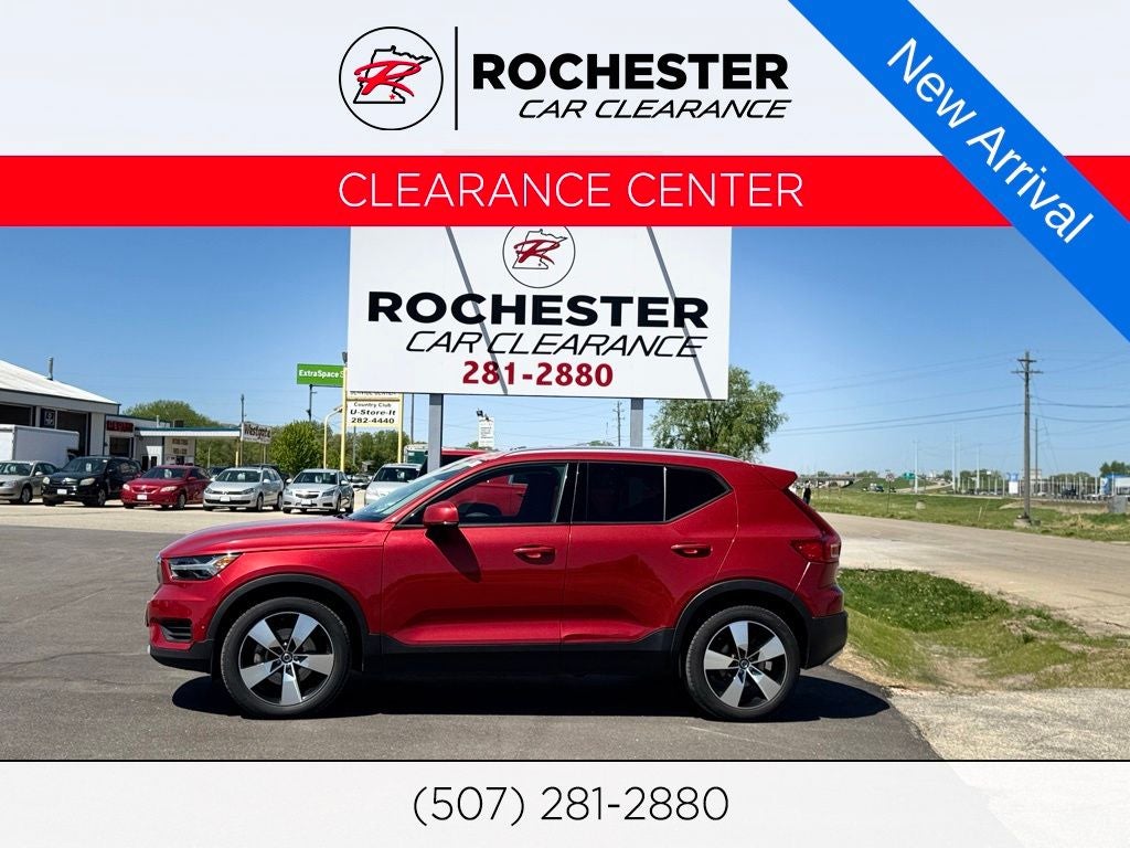 2019 Volvo XC40 T4 Momentum's photo