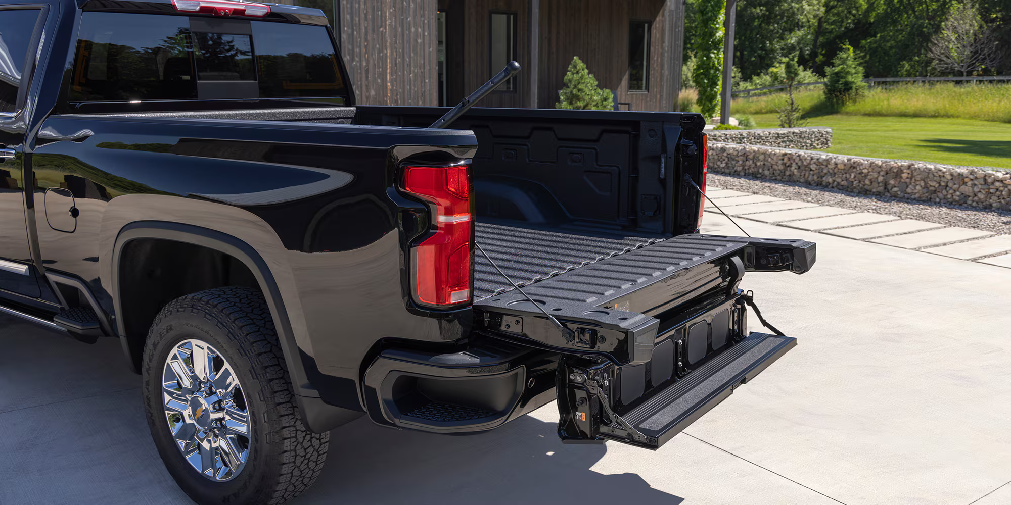 2026 Chevrolet Silverado HD Multi-Flex tailgate